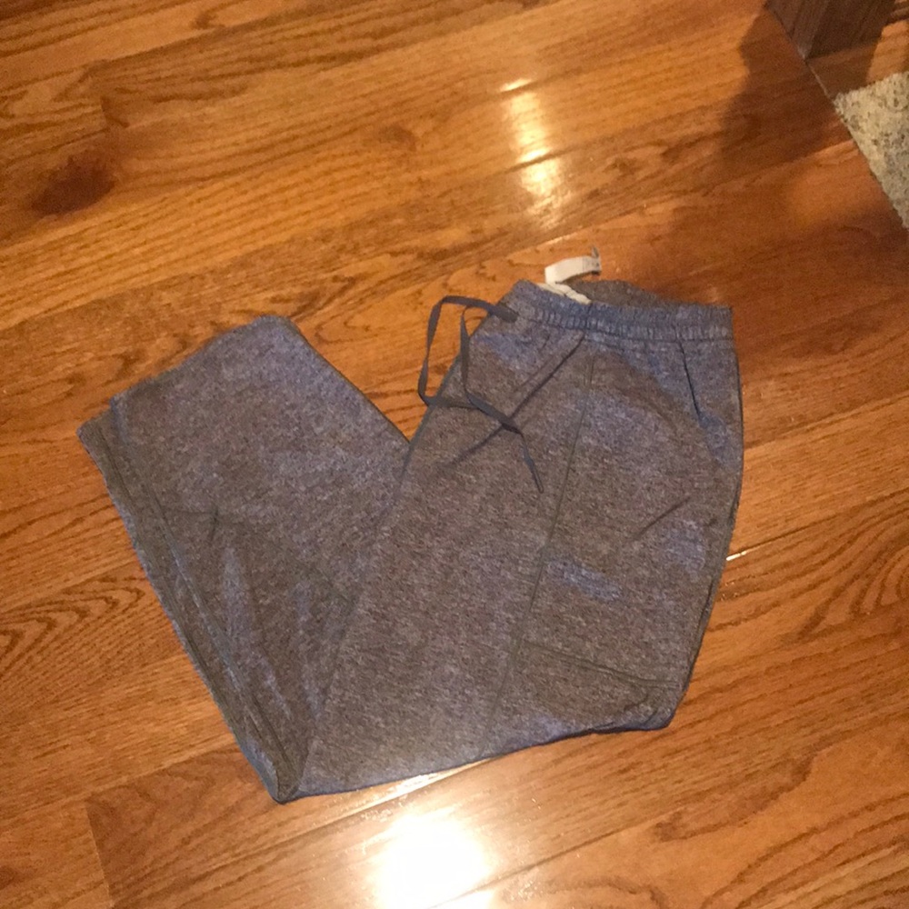 Lululemon size 10 lightweight cropped pants